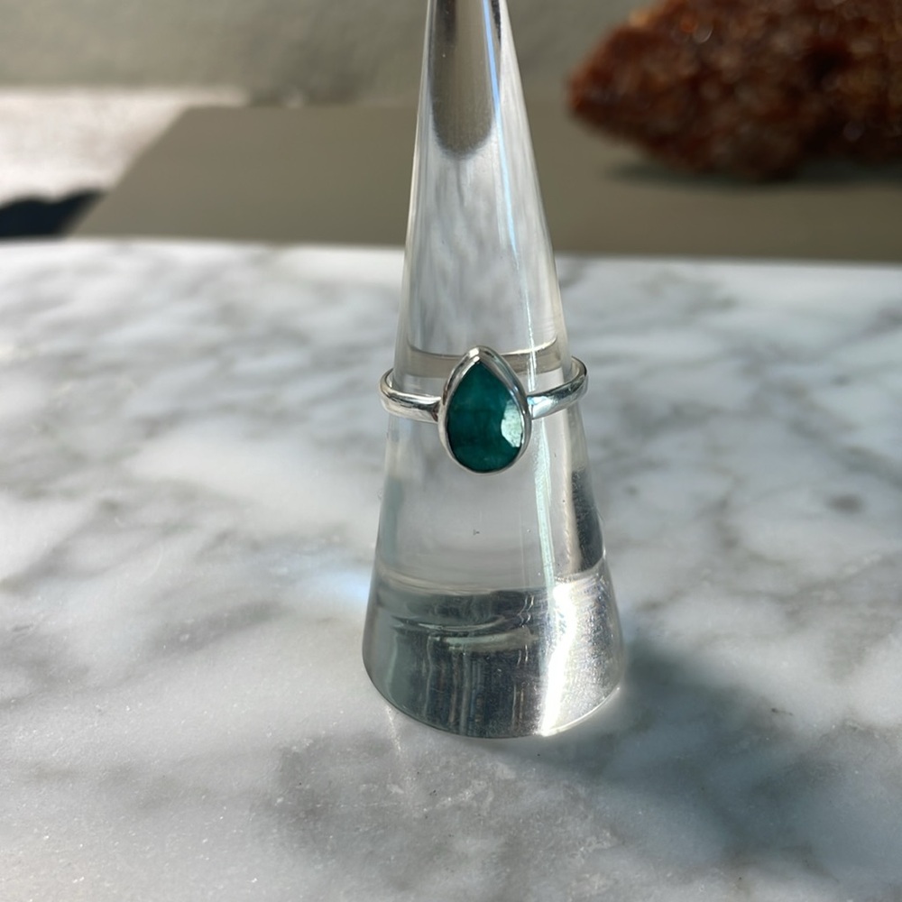 Small tear drop natural emerald 925 sterling silver ring in size 6